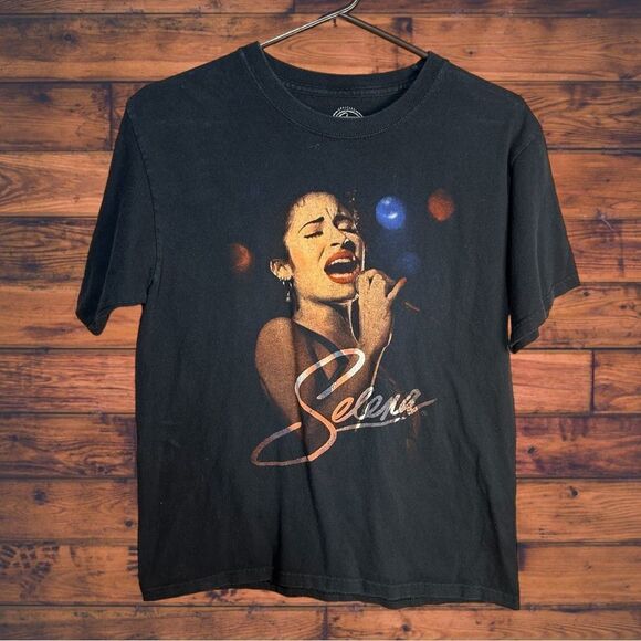5 for $25🔥Selena Acid Washed Short Sleeve T-Shirt Medium - Picture 1 of 4